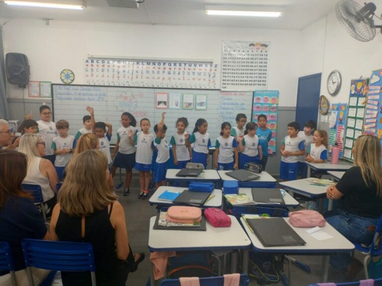 Alunos da EM Prof. Luis Claudio Alves apresentaram suas experiências no programa Líder em Mim
